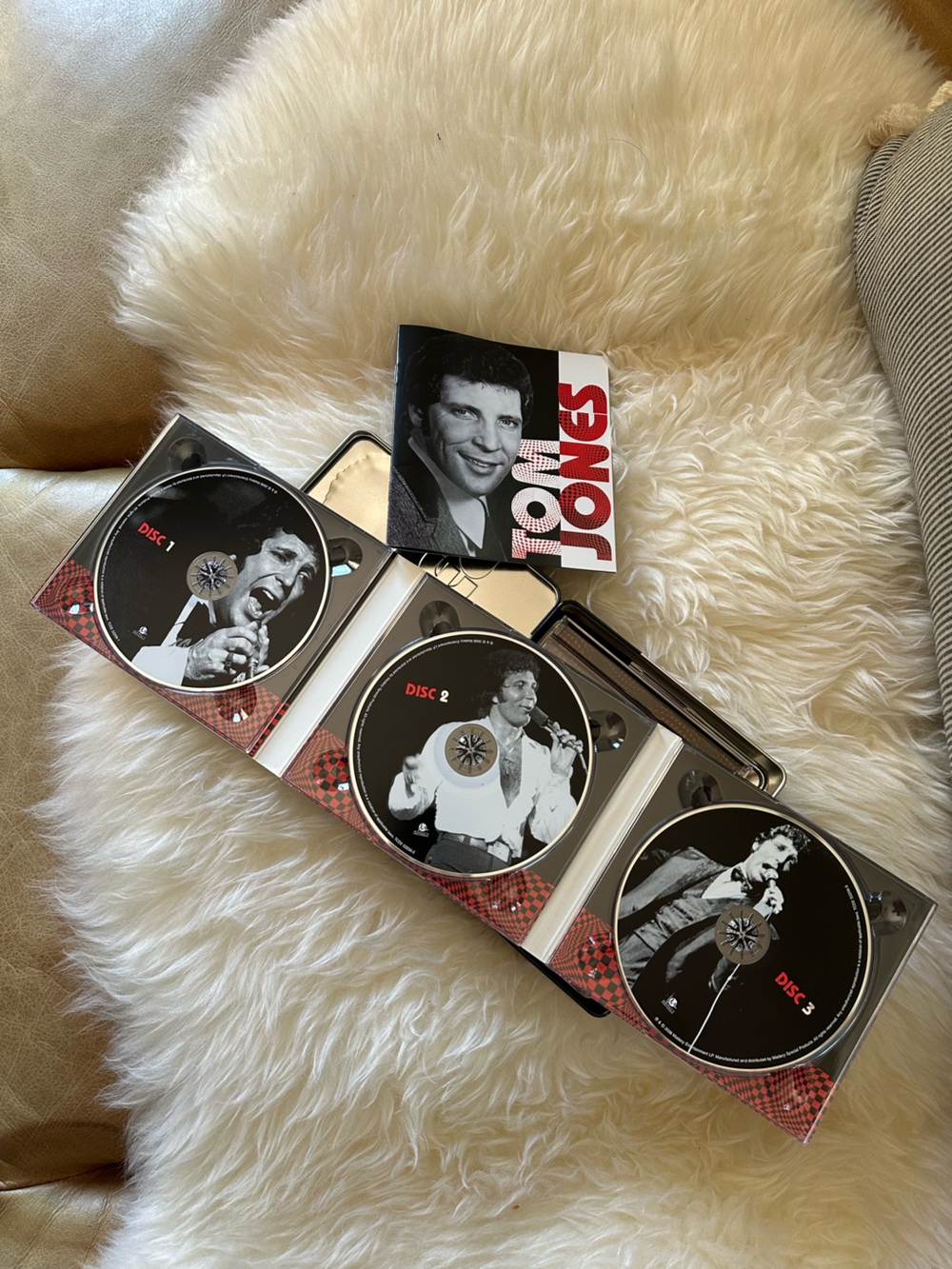 Tom Jones Collectible Tin and CD set - Picture 4 of 13